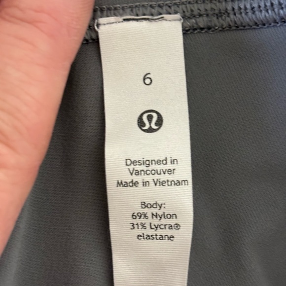 Lulu lemon size 6 grey leggings ruched legs - Picture 4 of 4